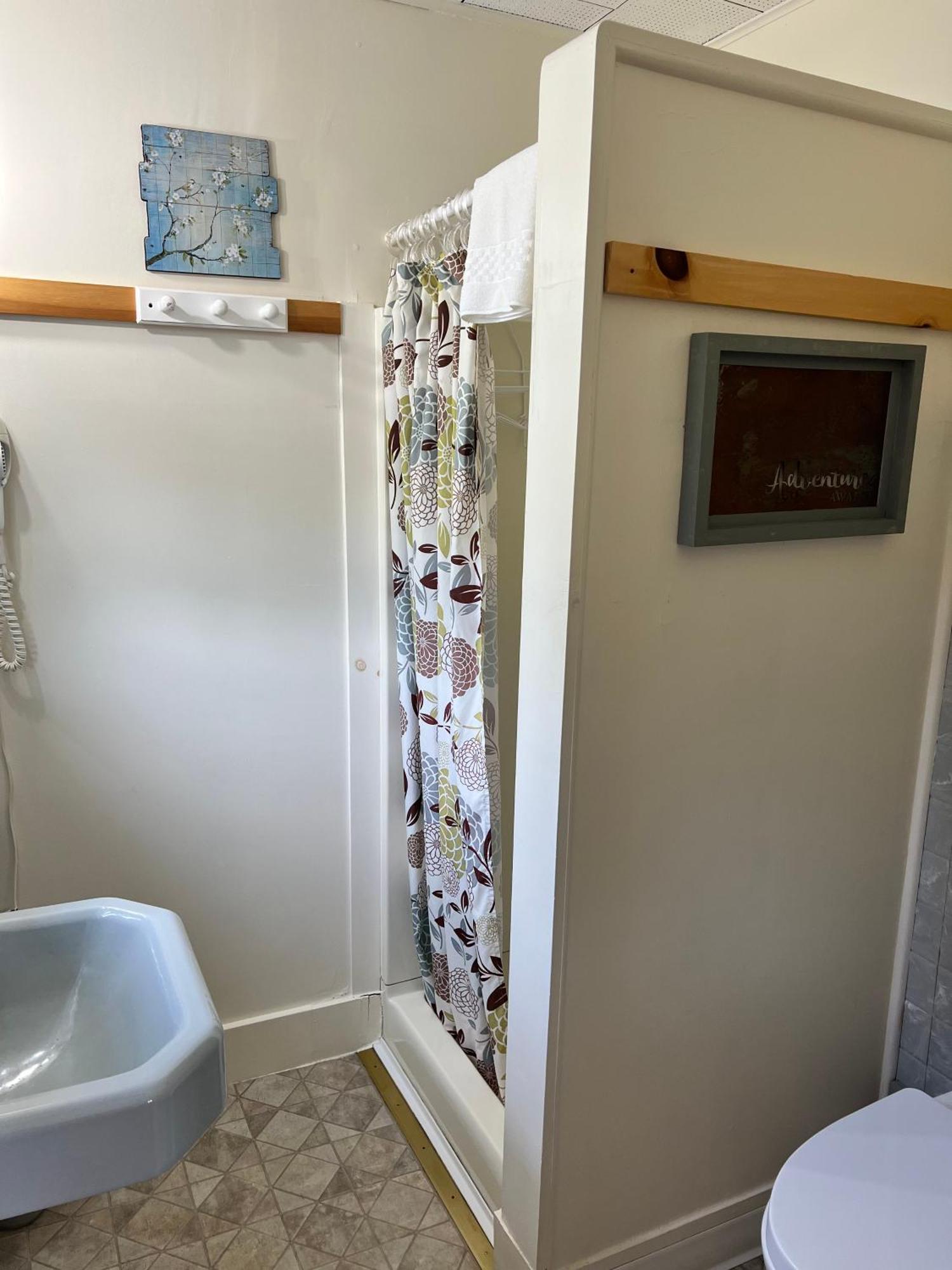 Profile Deluxe Motel Twin Mountain Bagian luar foto